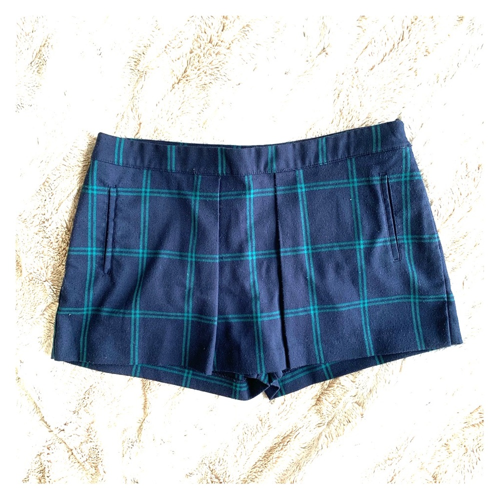 Checkered short skirt